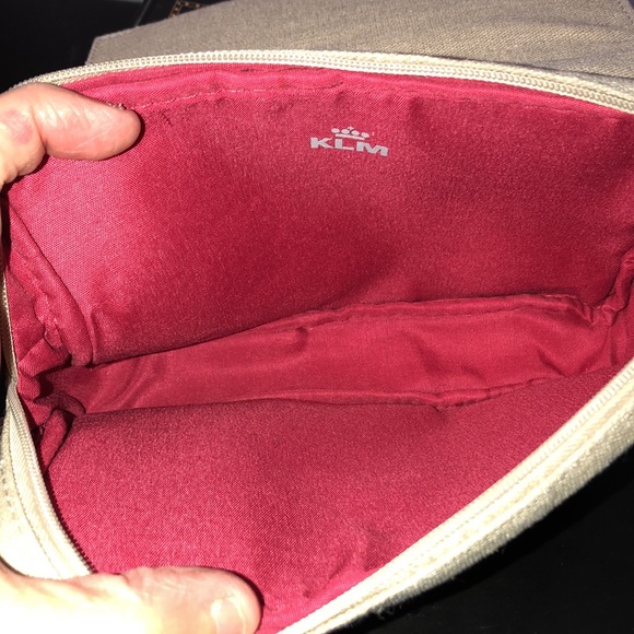 KLM Jantaminiau First Class Travel Bag - Picture 3 of 5